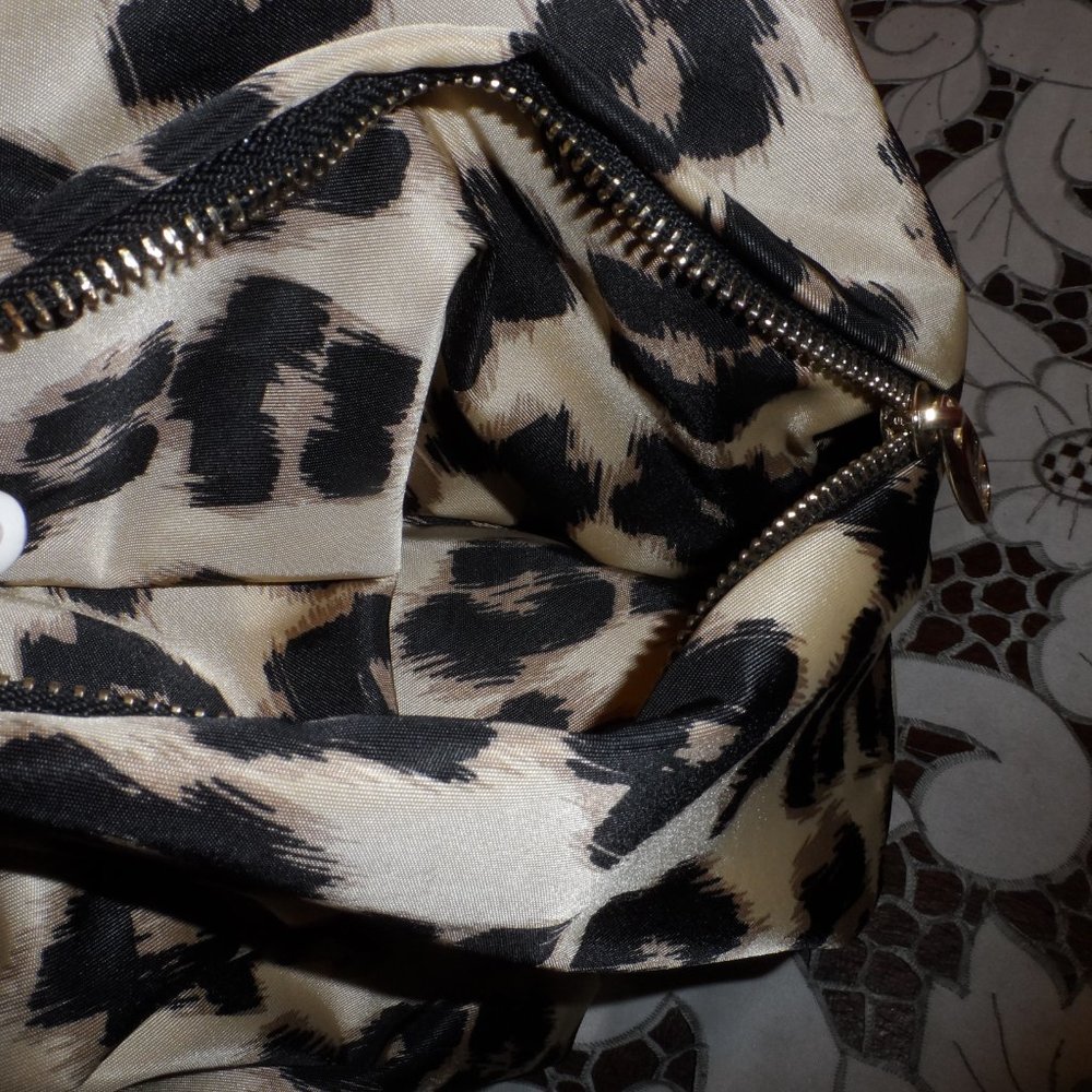 Red Valentino Leopard Print Beige/Black Tote Bag w/Leather Trim - Picture 14 of 16